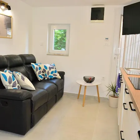 Zigulic Apartment *